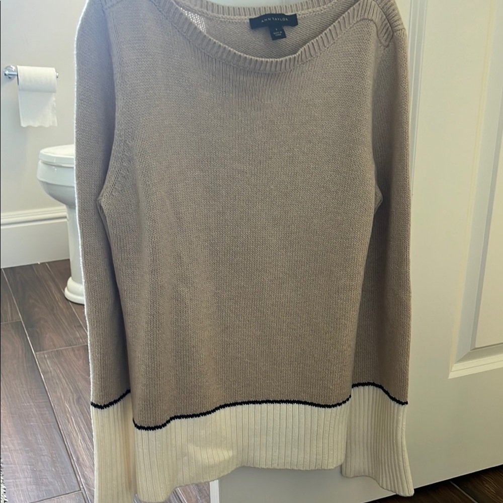 NWT Ann Taylor adorable cozy sweater !